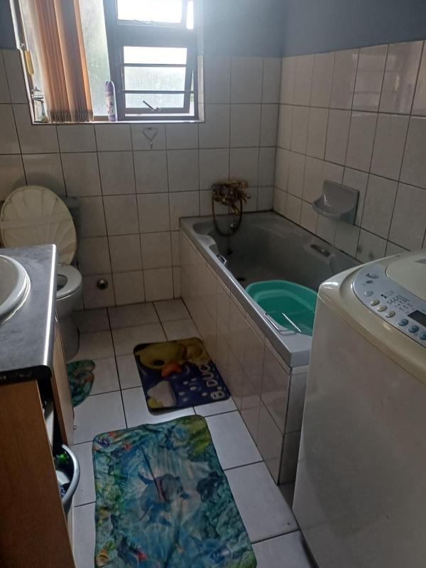 To Let 4 Bedroom Property for Rent in Morgenster Western Cape